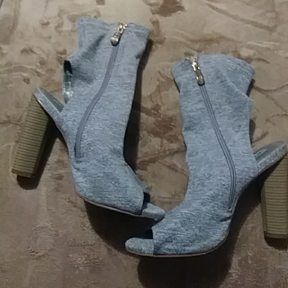 Cape Robin heeled ankle booties